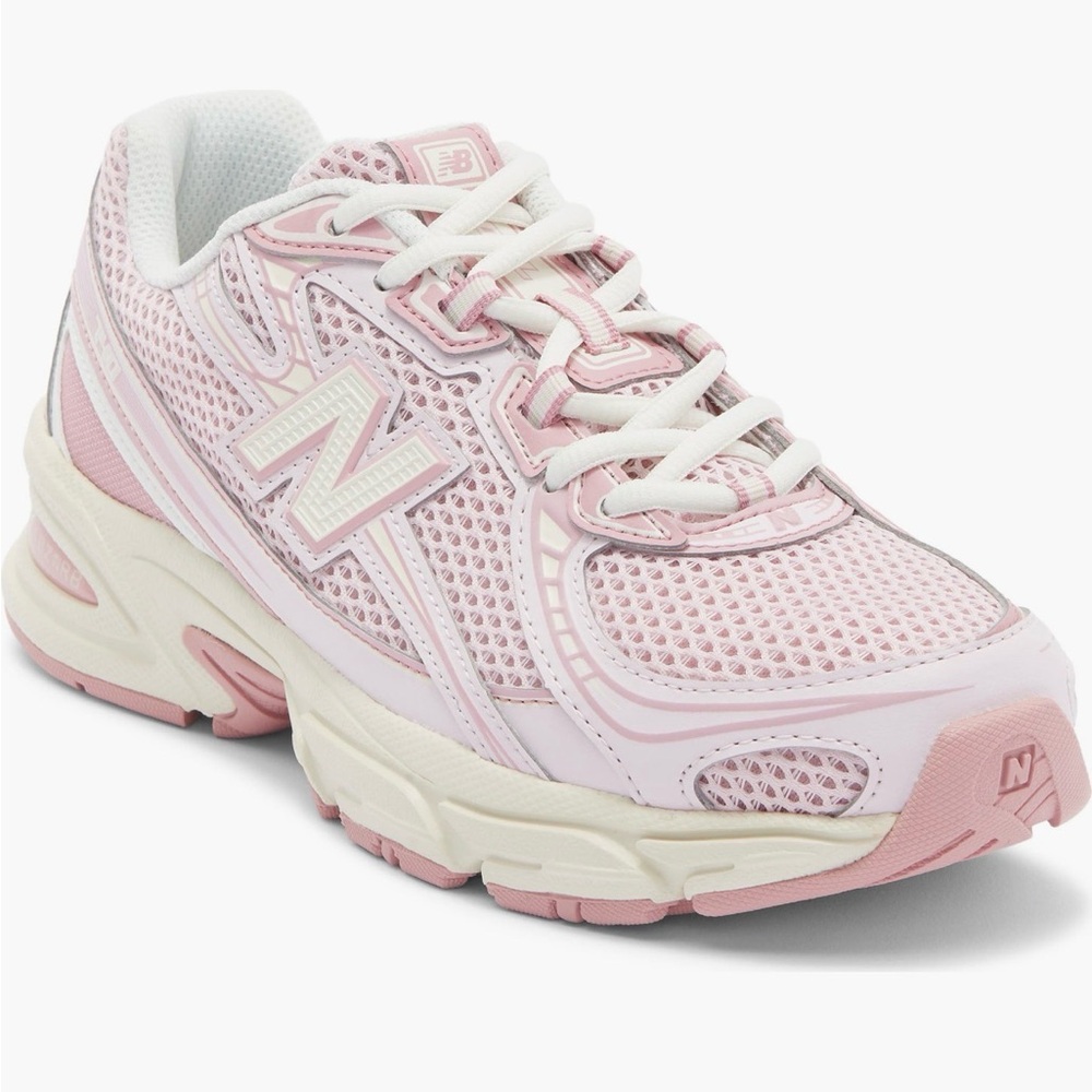 New Balance gender inclusive 740 Light Pink Sneakers 6.5 like new